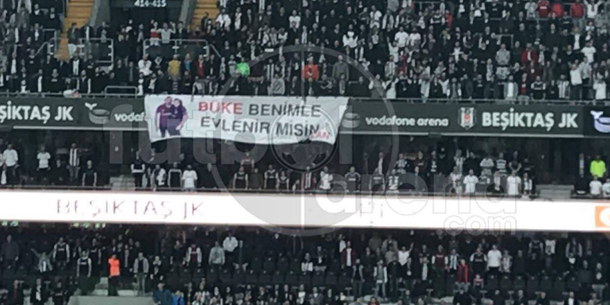 Pankartla evlilik teklifi