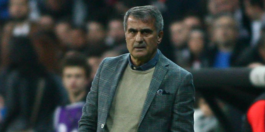 FMV Işık Okulları'ndan Şenol Güneş'e ödül