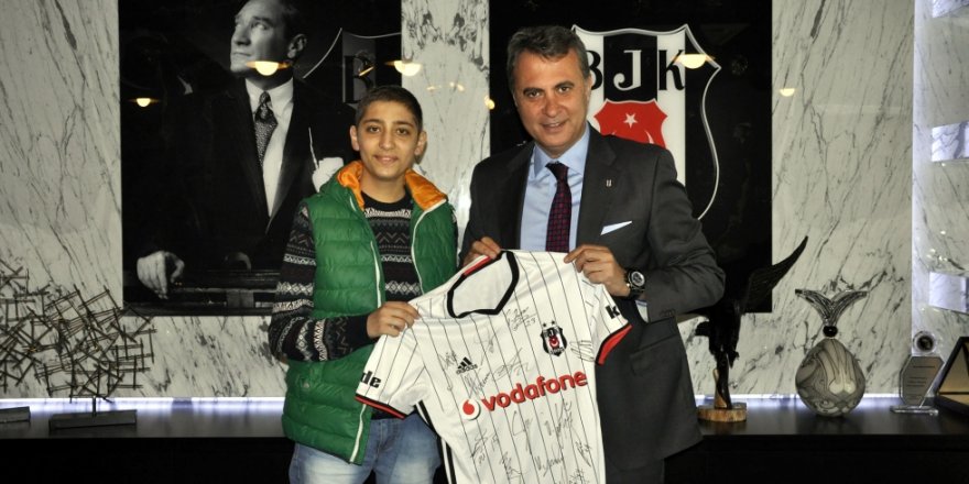 Fikret Orman imzalı forma hediye etti
