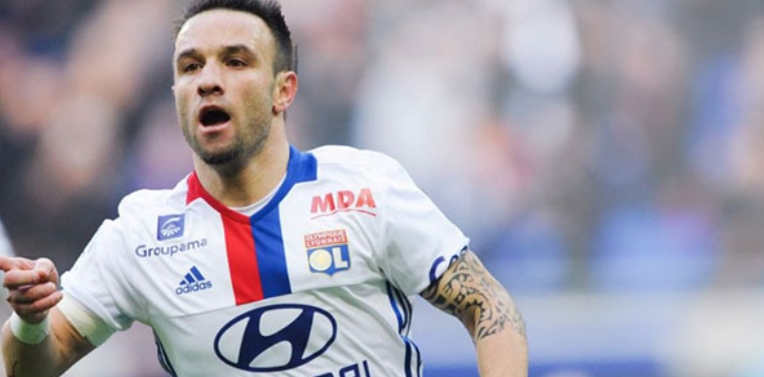 Lyonlu futbolcu Valbuena: "Beşiktaş büyük lokma"