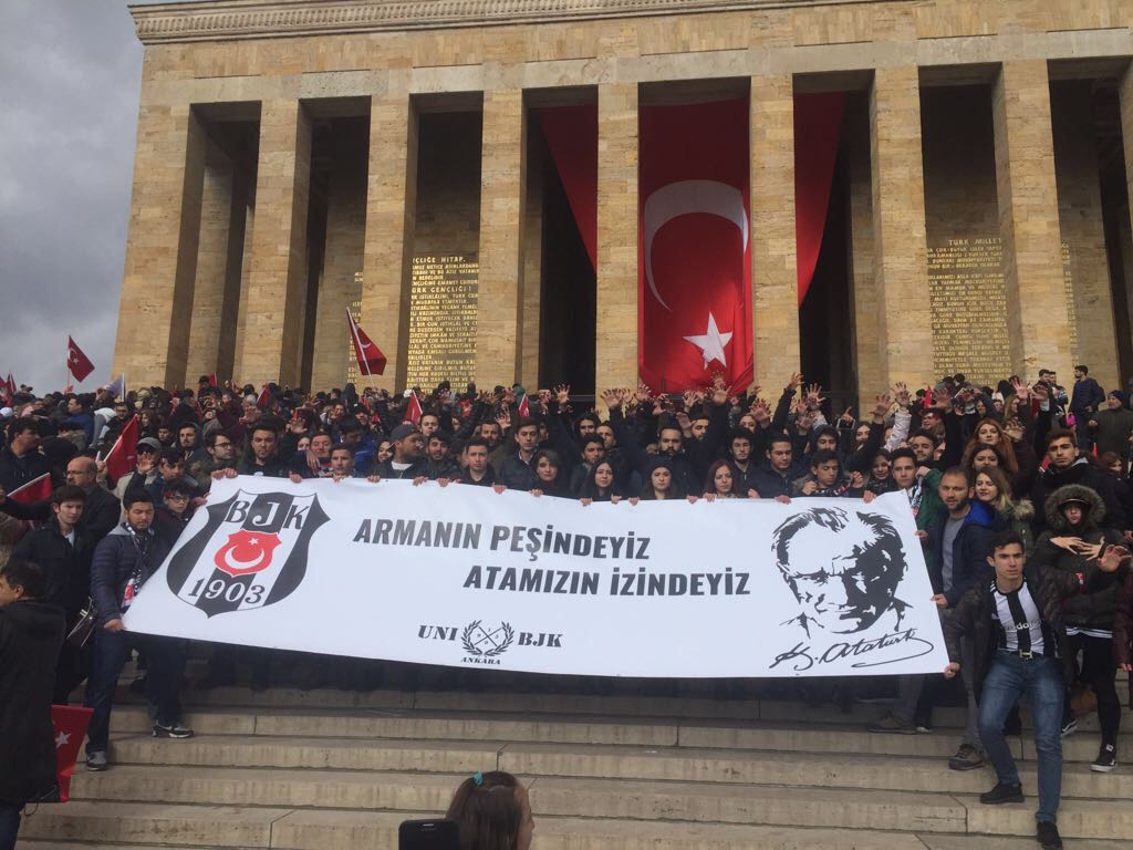 Beşiktaş taraftarı Anıtkabir'de