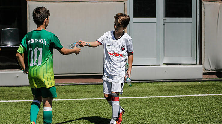 Beşiktaş, "Futbol ve Dostluk Günü" kutlamalarına ev sahipliği yaptı