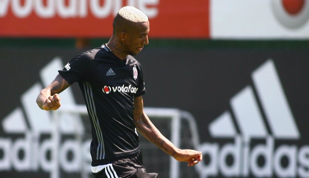 Talisca idmanda da durmuyor!