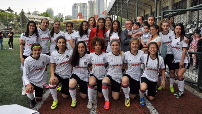 Beşiktaş Kadın Futbol takımı, Mika-Der - İçerde organizasyonuna katıldı!