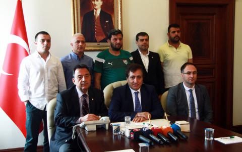 Bursa Valisi tribün liderleriyle görüştü