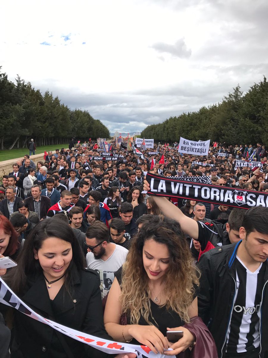 Beşiktaş taraftarı Anıtkabir'e akın etti!