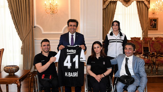 Beşiktaş RMK Marine Takımı'ndan Kocaeli Valisi'ne ziyaret