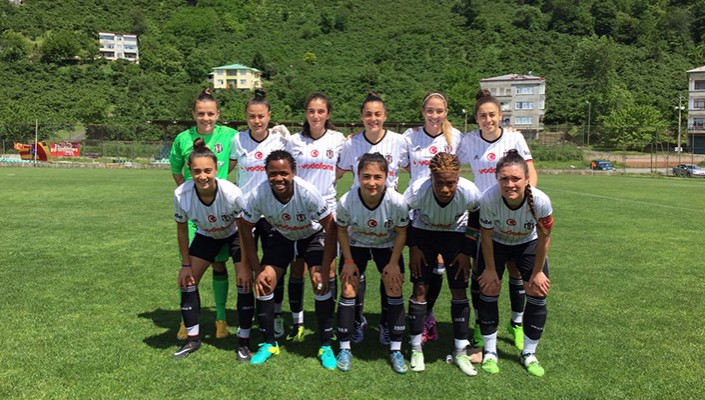 Kraliçeler farklı galip!