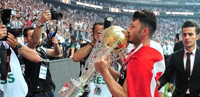 Tolgay Arslan'dan şampiyonluk paylaşımı