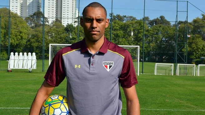 Douglas Silva eşini ikna edemedi