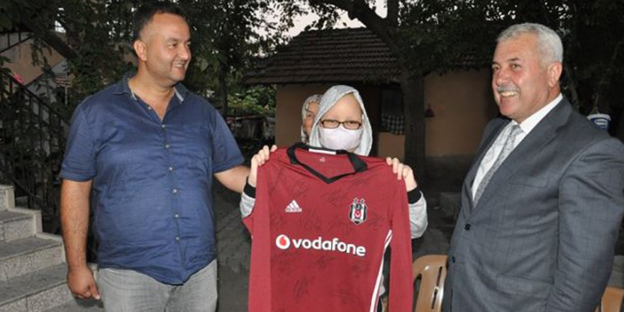 Minik Buse'yi sevindiren hediye