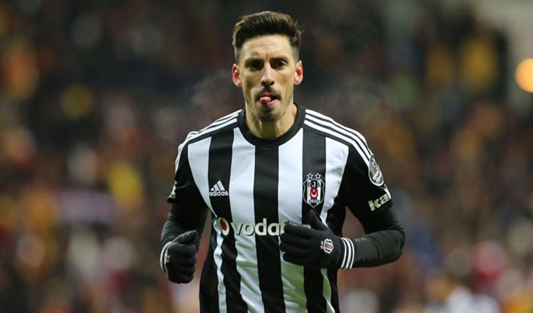 Sosa gemileri yaktı! Milan'a rest çekti, Beşiktaş'ı istiyor...
