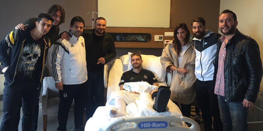 Taraftar futbolcu el ele Caner'e!