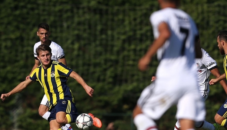 Fenerbahçe-Beşiktaş maçında bayrak krizi!