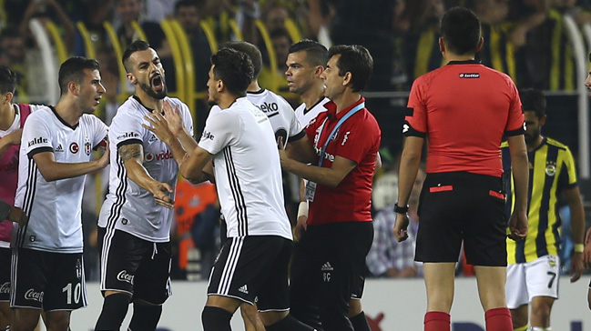 "Beşiktaş dikkat sakın derbiye takılma"