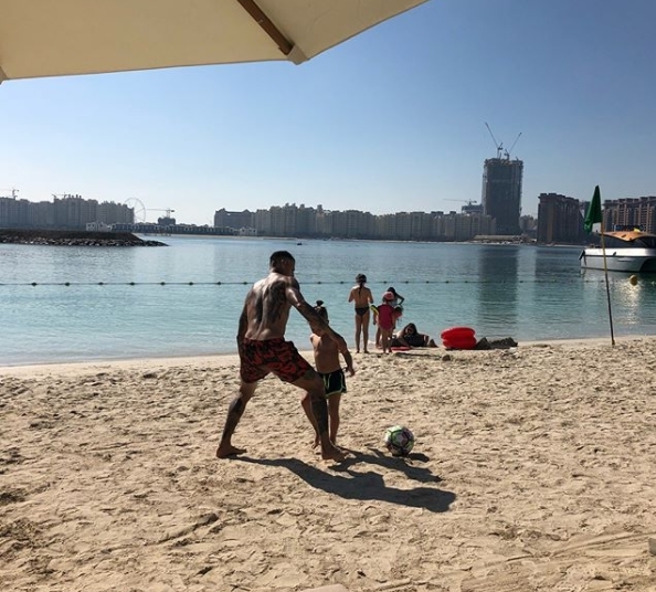 Dubai kumsallarında, Portekizli bir yıldız  - Görsel 5