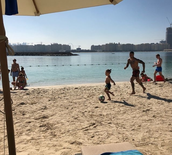 Dubai kumsallarında, Portekizli bir yıldız  - Görsel 7