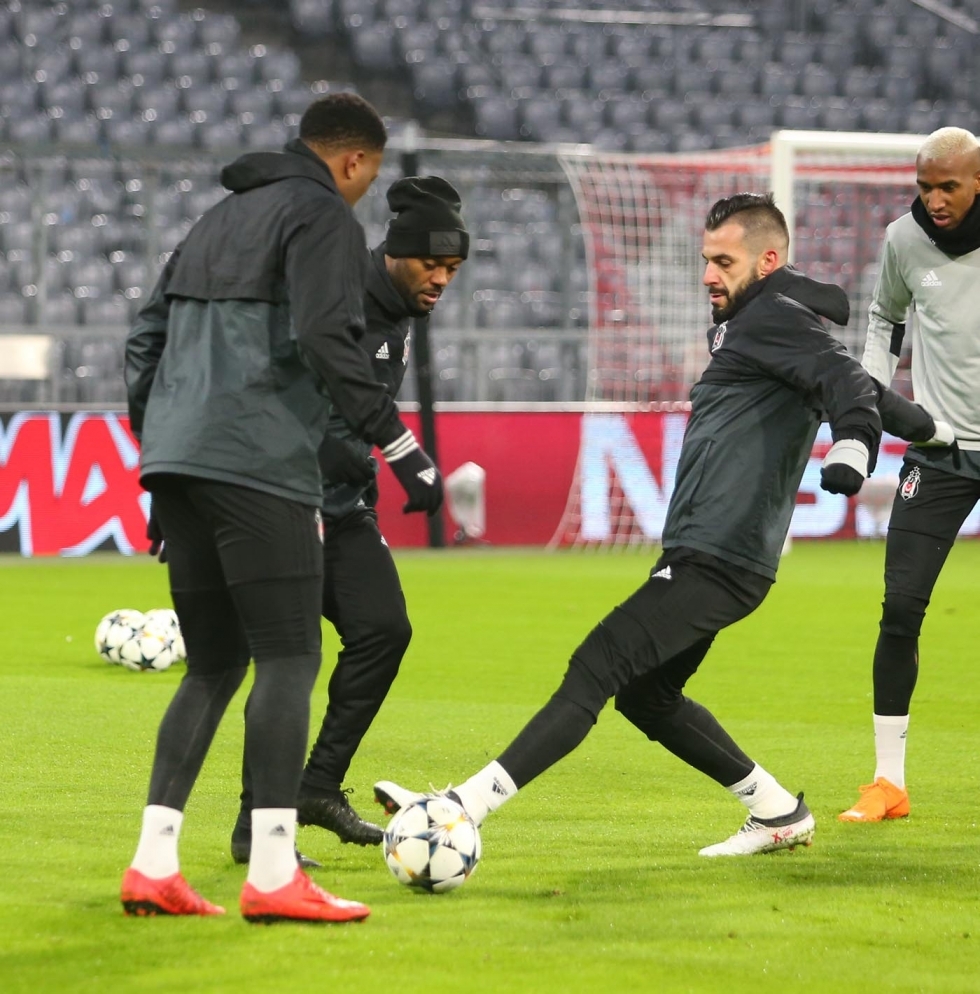 Beşiktaş hazırlıklarını tamamladı. İşte son antrenmandan kareler... - Görsel 12