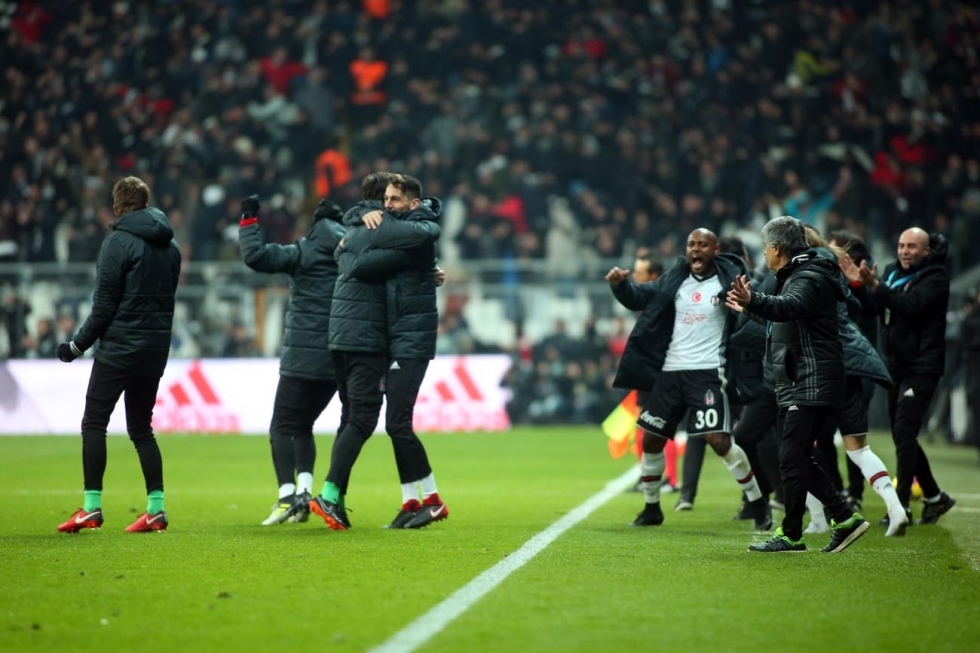 Beşiktaş, Fenerbahçe'yi Dolmabahçe'de devirdi! İşte karşılaşmadan görüntüler... - Görsel 10