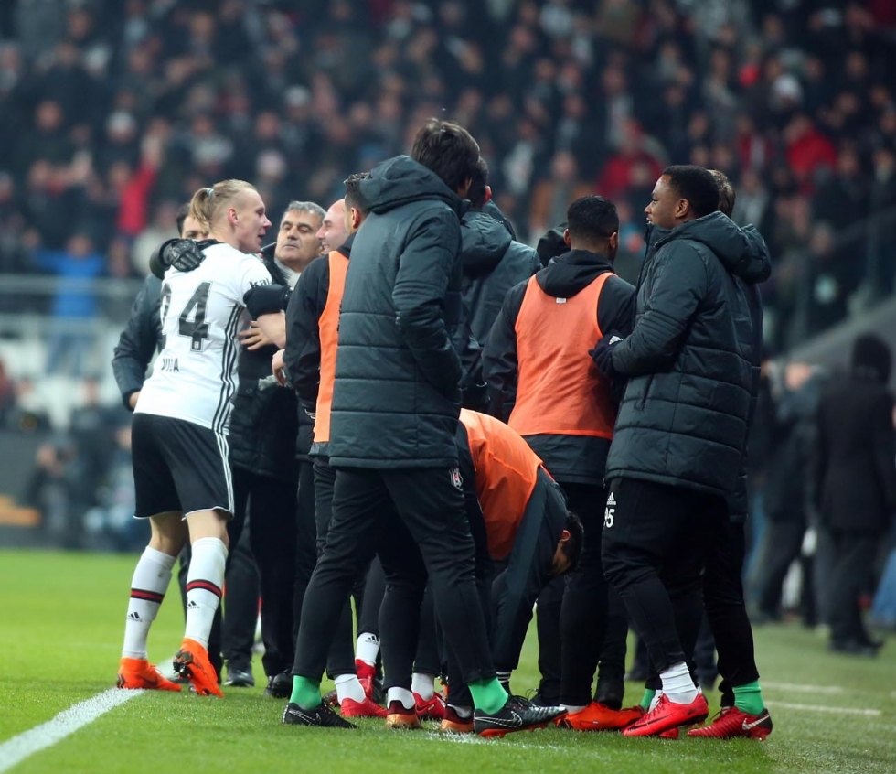 Beşiktaş, Fenerbahçe'yi Dolmabahçe'de devirdi! İşte karşılaşmadan görüntüler... - Görsel 38