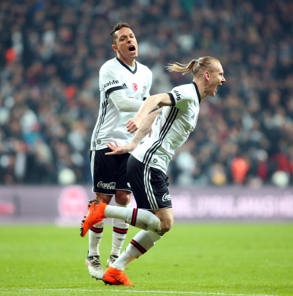 Beşiktaş, Fenerbahçe'yi Dolmabahçe'de devirdi! İşte karşılaşmadan görüntüler... - Görsel 41