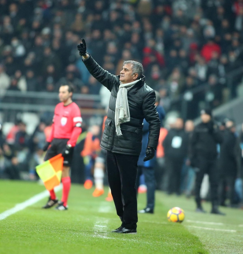 Beşiktaş, Fenerbahçe'yi Dolmabahçe'de devirdi! İşte karşılaşmadan görüntüler... - Görsel 51
