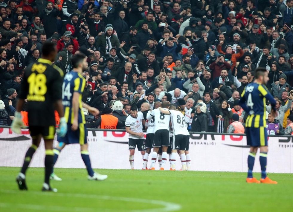 Beşiktaş, Fenerbahçe'yi Dolmabahçe'de devirdi! İşte karşılaşmadan görüntüler... - Görsel 53