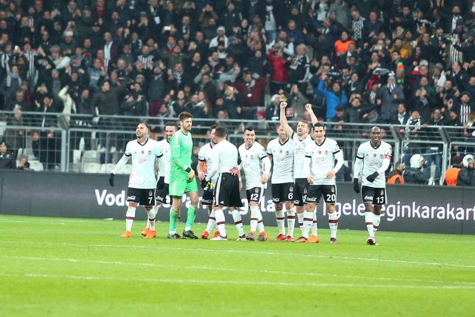 Beşiktaş, Fenerbahçe'yi Dolmabahçe'de devirdi! İşte karşılaşmadan görüntüler... - Görsel 55