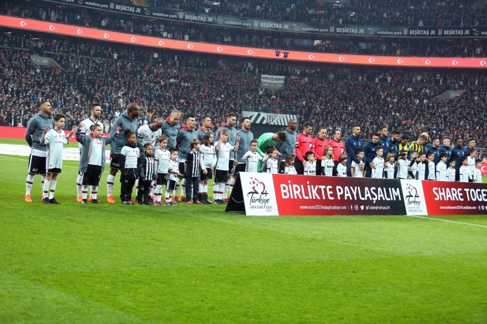 Beşiktaş, Fenerbahçe'yi Dolmabahçe'de devirdi! İşte karşılaşmadan görüntüler... - Görsel 58