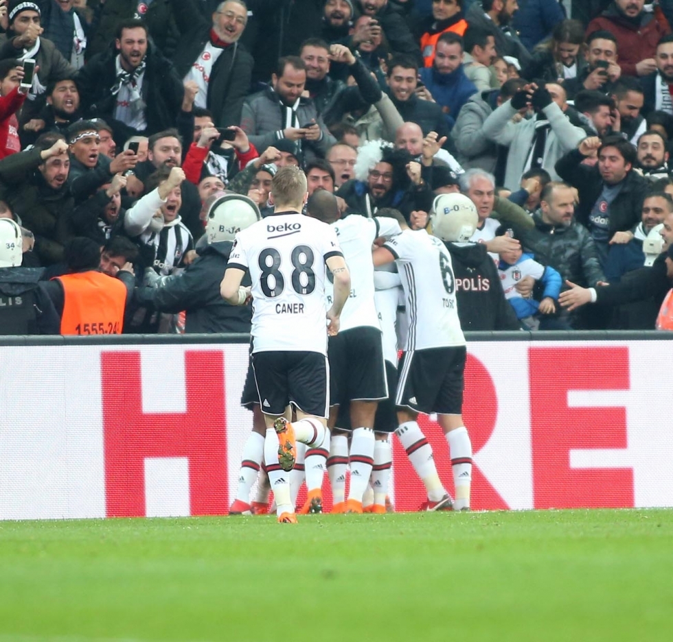 Beşiktaş, Fenerbahçe'yi Dolmabahçe'de devirdi! İşte karşılaşmadan görüntüler... - Görsel 61