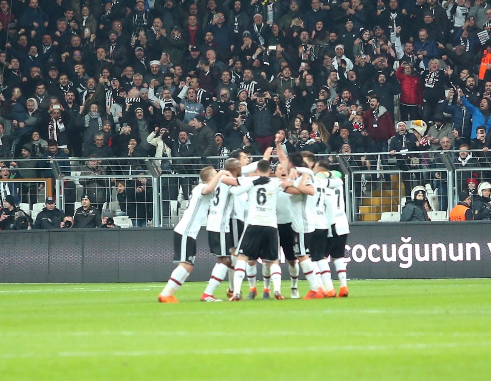 Beşiktaş, Fenerbahçe'yi Dolmabahçe'de devirdi! İşte karşılaşmadan görüntüler... - Görsel 63