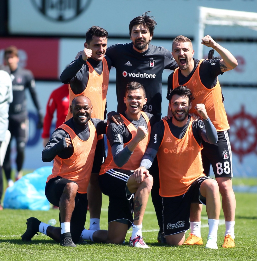 Beşiktaş'ta keyifli antrenman - Görsel 12