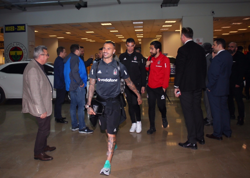 Taraftarlar siyah beyazlıları Nevzat Demir Tesisleri'nde karşıladı - Görsel 4