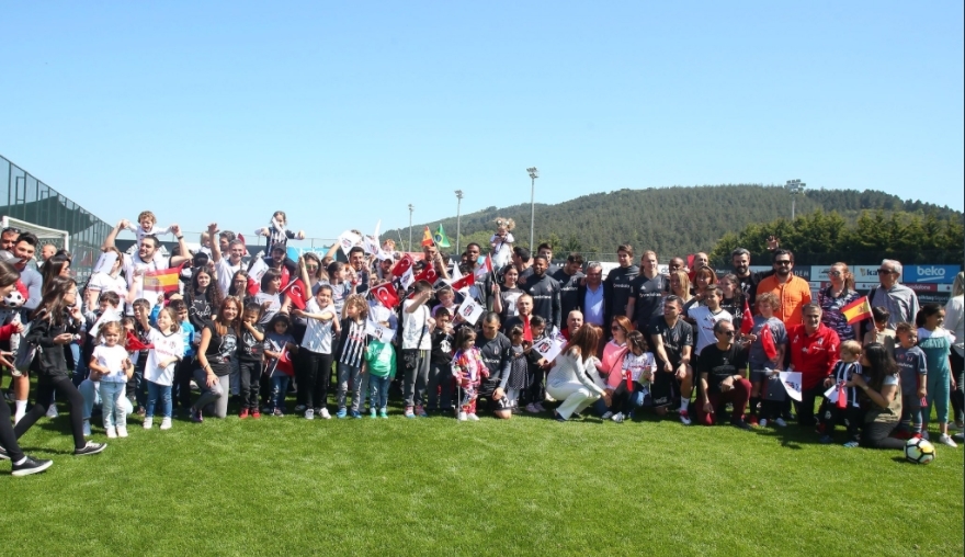 Beşiktaş antrenmanında 23 Nisan coşkusu - Görsel 1
