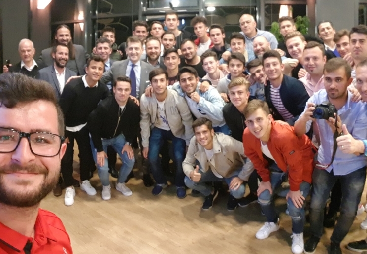 Metin Albayrak, Beşiktaş U17 Takımıyla No:1903'te şampiyonluk yemeğinde - Görsel 3