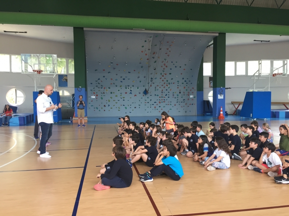 Beşiktaş Sompo Japan'ın yardımcı antrenörü Gökhan Güney, öğrencilerle bir araya geldi - Görsel 5