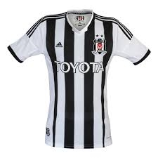 Beşiktaş’ın 2018-2019 sezonu formaları, Çarşamba günü tanıtılacak. Peki son 10 sezonun formaları nasıldı? İşte o formalar - Görsel 10
