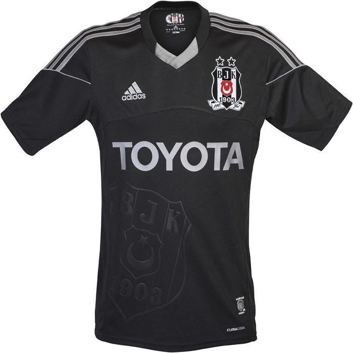 Beşiktaş’ın 2018-2019 sezonu formaları, Çarşamba günü tanıtılacak. Peki son 10 sezonun formaları nasıldı? İşte o formalar - Görsel 11