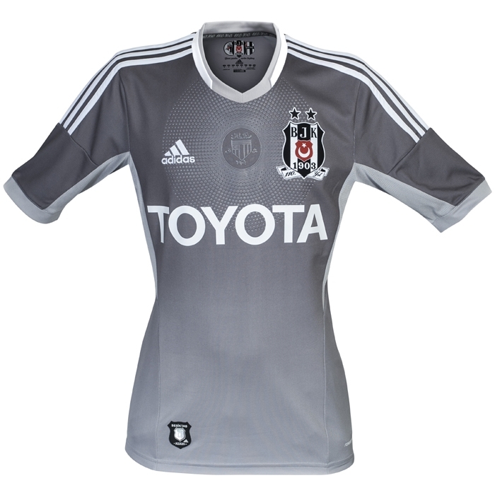 Beşiktaş’ın 2018-2019 sezonu formaları, Çarşamba günü tanıtılacak. Peki son 10 sezonun formaları nasıldı? İşte o formalar - Görsel 12