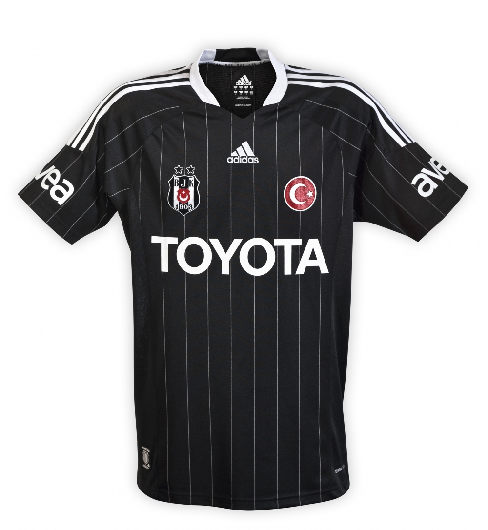 Beşiktaş’ın 2018-2019 sezonu formaları, Çarşamba günü tanıtılacak. Peki son 10 sezonun formaları nasıldı? İşte o formalar - Görsel 5