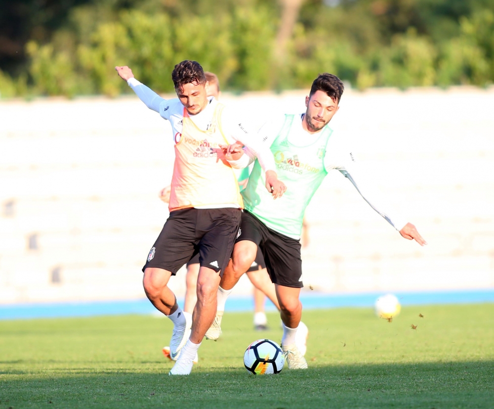 Beşiktaş'ın akşam antrenmanından görüntüler - Görsel 4