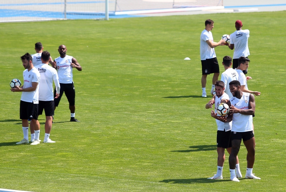 Beşiktaş Slovakya'da yeni sezon hazırlıklarını sürdürüyor. İşte antrenmandan kareler - Görsel 12