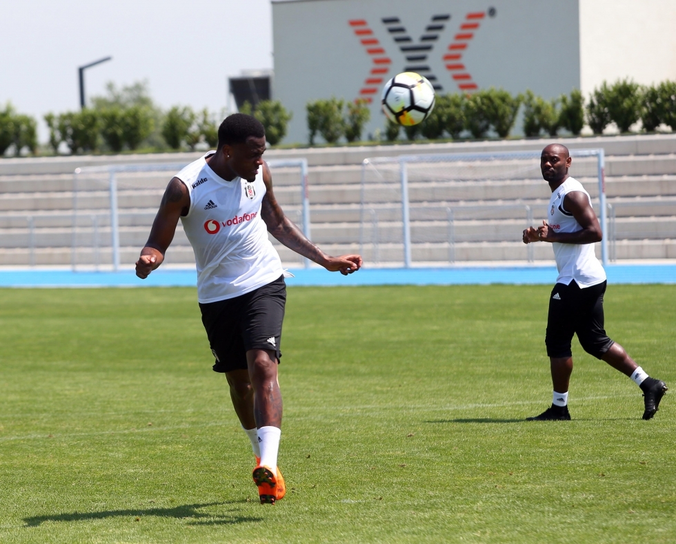 Beşiktaş Slovakya'da yeni sezon hazırlıklarını sürdürüyor. İşte antrenmandan kareler - Görsel 16