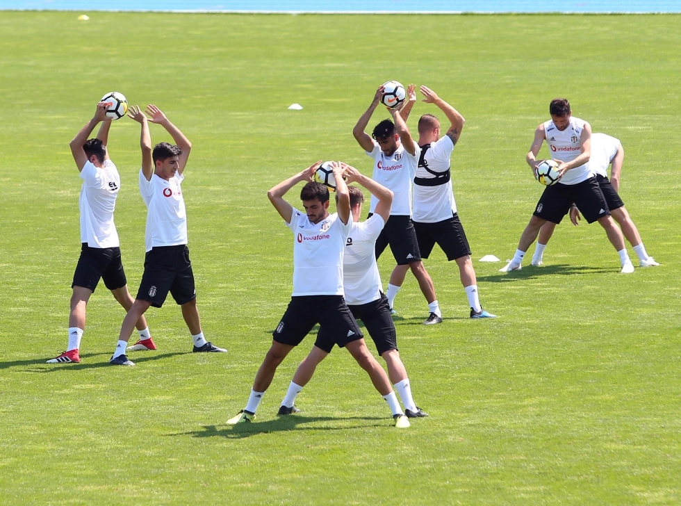 Beşiktaş Slovakya'da yeni sezon hazırlıklarını sürdürüyor. İşte antrenmandan kareler - Görsel 18