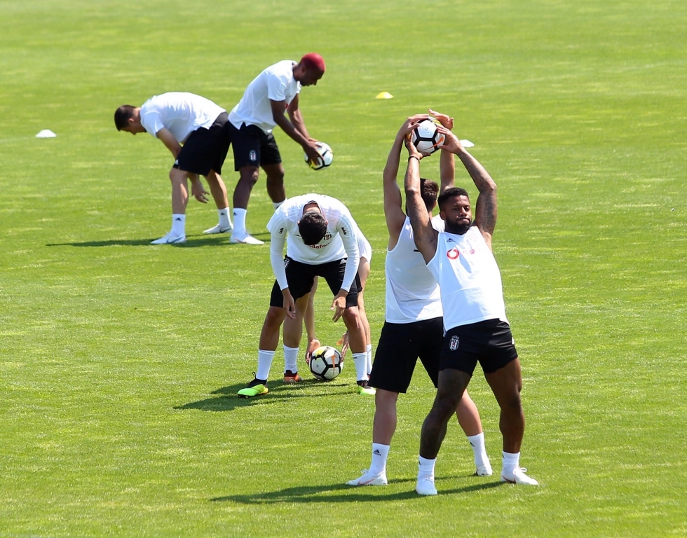 Beşiktaş Slovakya'da yeni sezon hazırlıklarını sürdürüyor. İşte antrenmandan kareler - Görsel 19