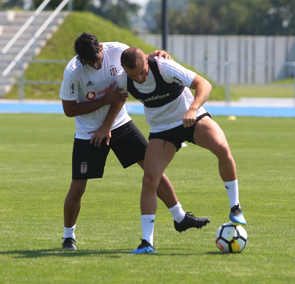 Beşiktaş Slovakya'da yeni sezon hazırlıklarını sürdürüyor. İşte antrenmandan kareler - Görsel 21