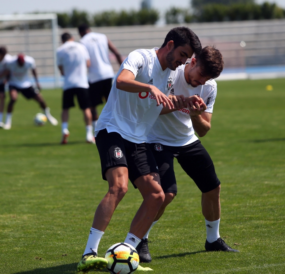 Beşiktaş Slovakya'da yeni sezon hazırlıklarını sürdürüyor. İşte antrenmandan kareler - Görsel 22