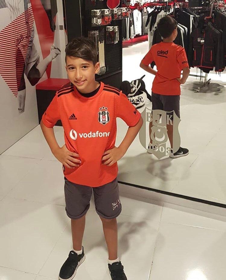 Beşiktaş’ın yeni sezon formaları satışta! İşte ilk fotoğraflar - Görsel 1
