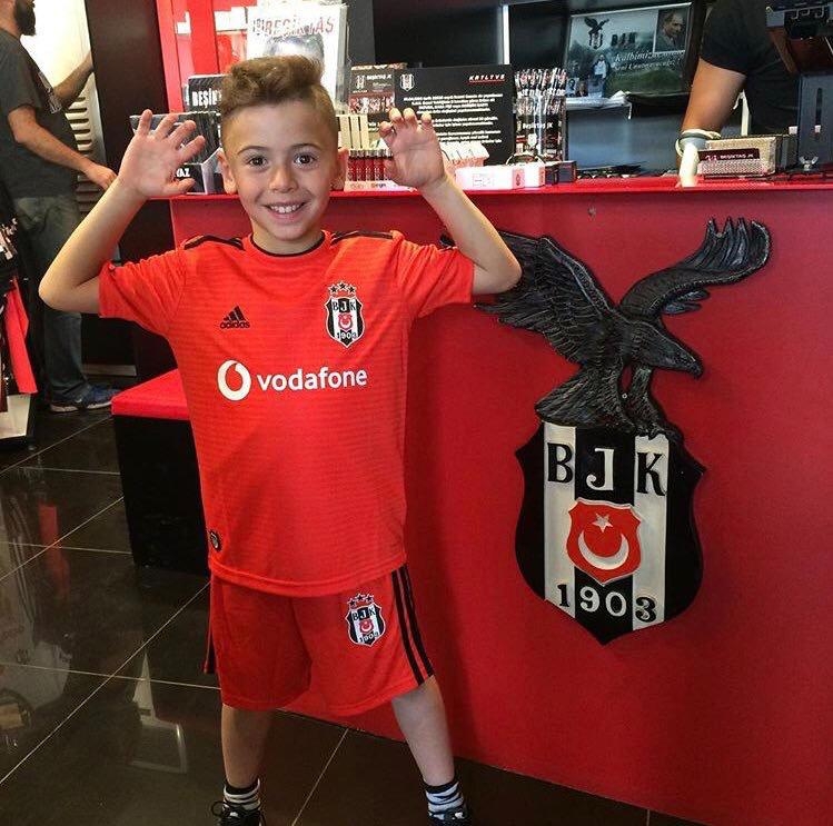 Beşiktaş’ın yeni sezon formaları satışta! İşte ilk fotoğraflar - Görsel 2