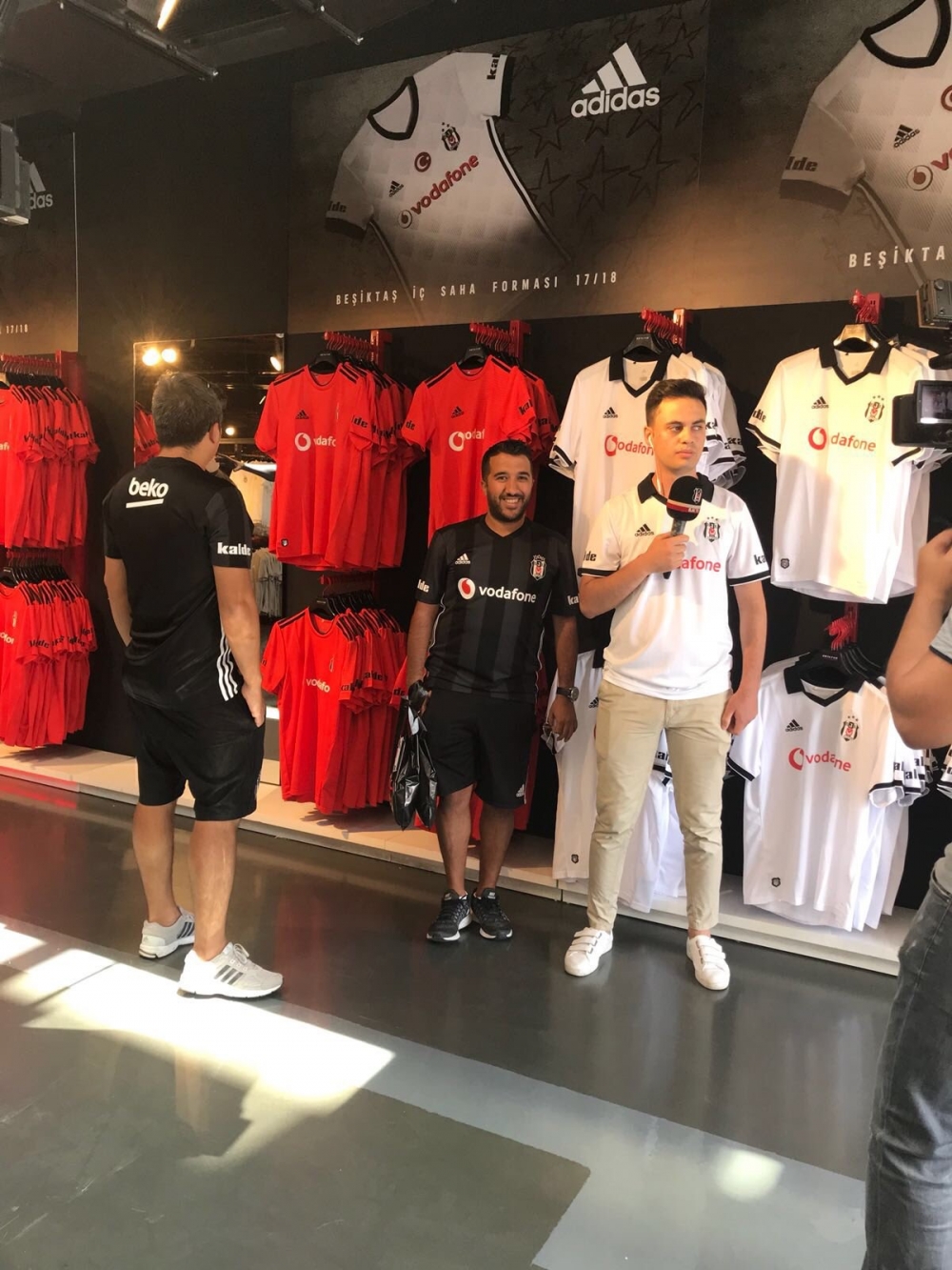 Beşiktaş’ın yeni sezon formaları satışta! İşte ilk fotoğraflar - Görsel 9